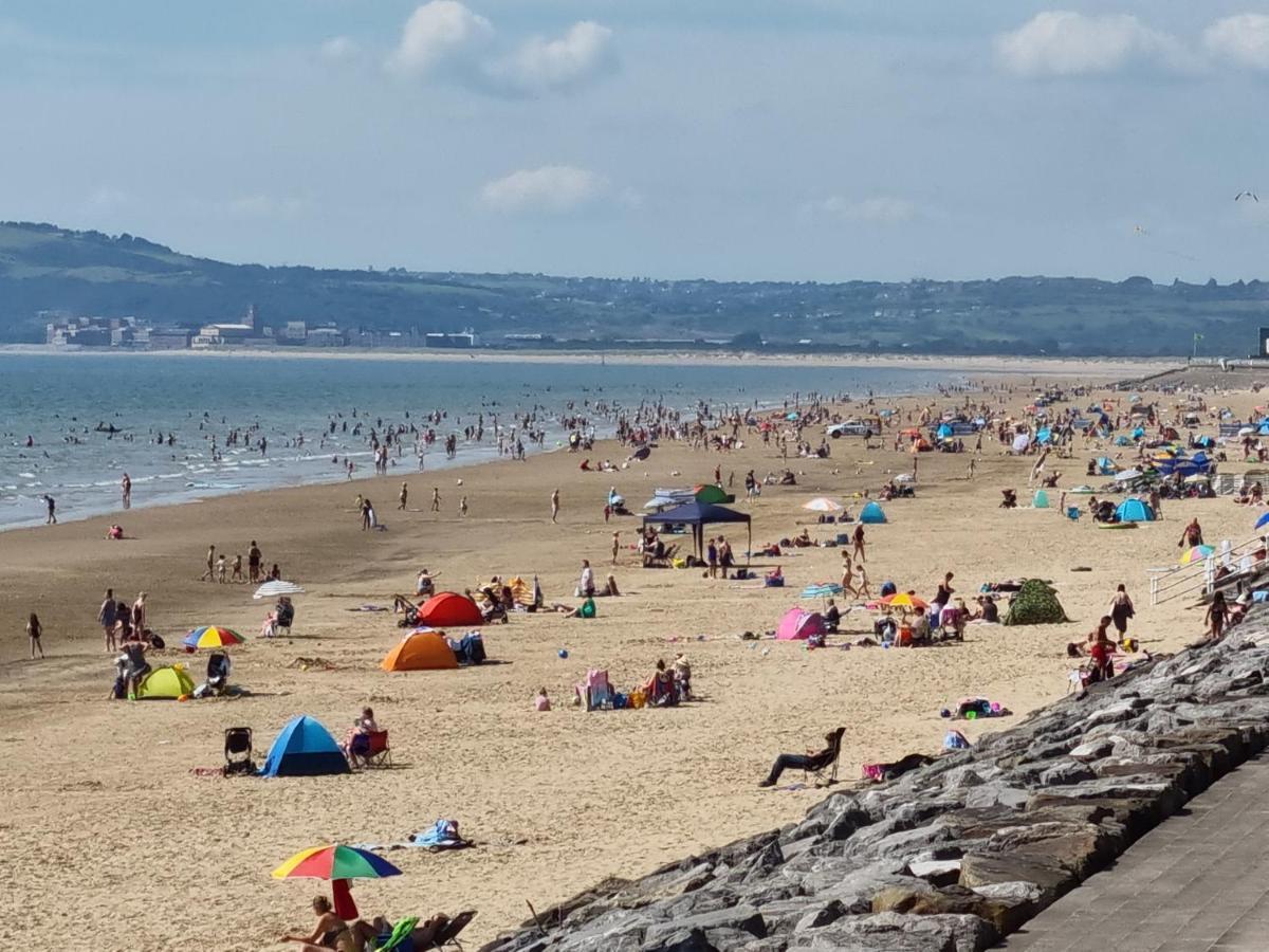 Sea Escape The Tardiis Beachfront Location Aberavon Beach Sea Views Driveway Parking Port Talbot Exterior foto
